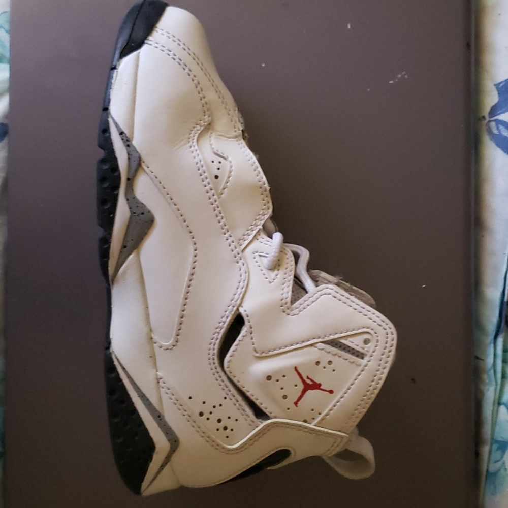 Kids basketball sneakers